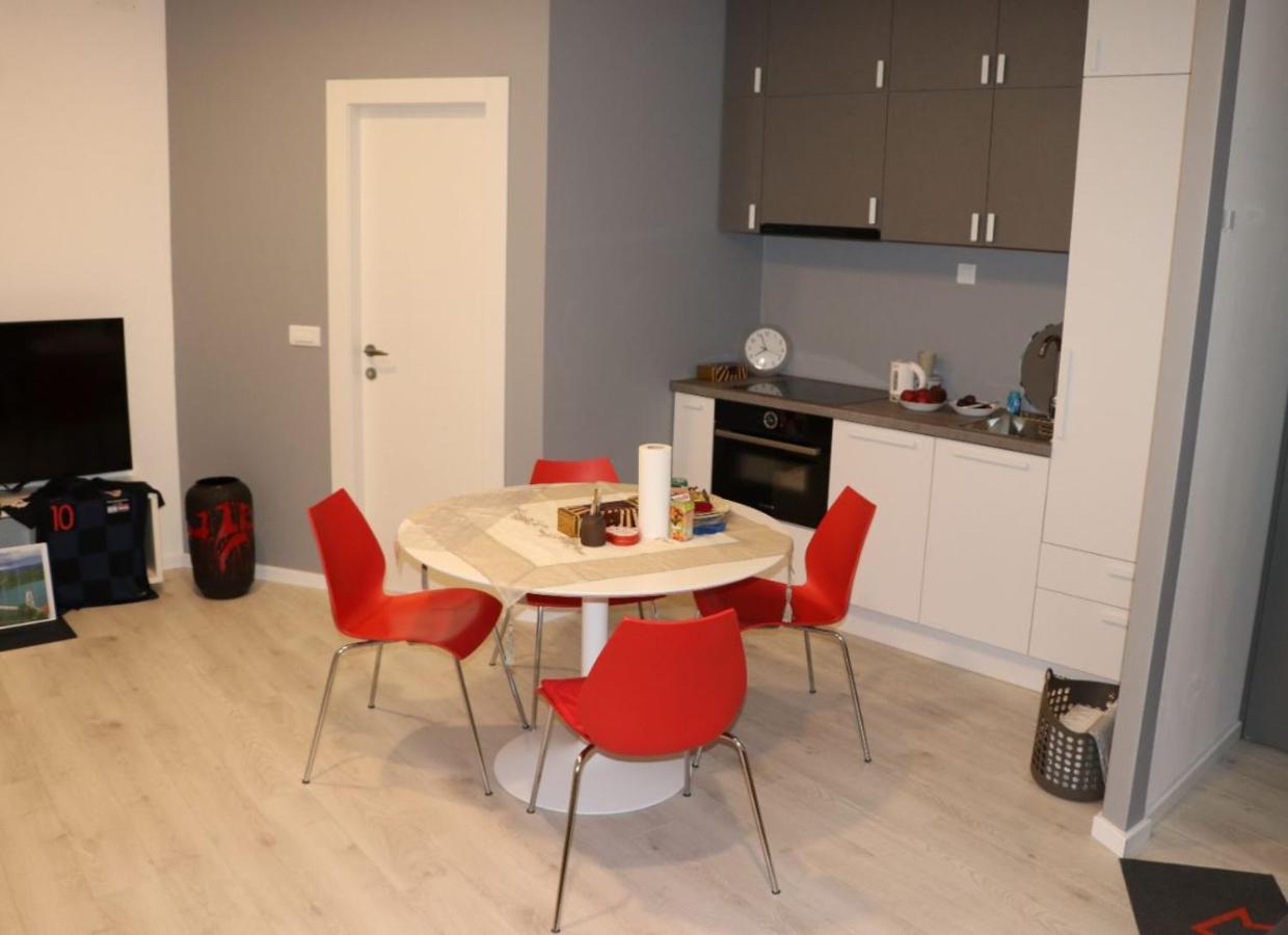 Apartman Gusar -Top Position, Close To The Center And The Beach, Fully Equipped 奥米什 外观 照片